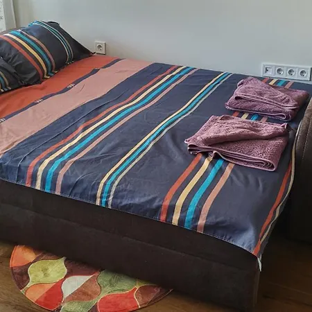 Krisi Apartment Warna